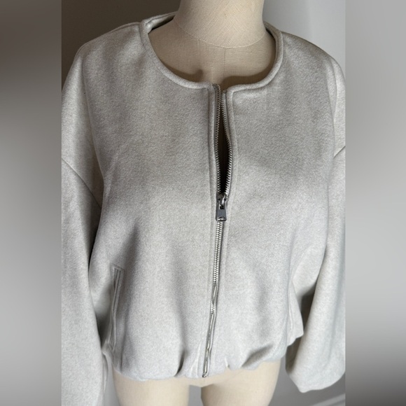 Zara Bomber Cream Zip-Up Jacket cropped. Round Neck Pockets Light Grey Large - Picture 6 of 8